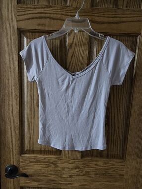 wild fable Short Sleeve V-Neck Tee in Light Gray/purple